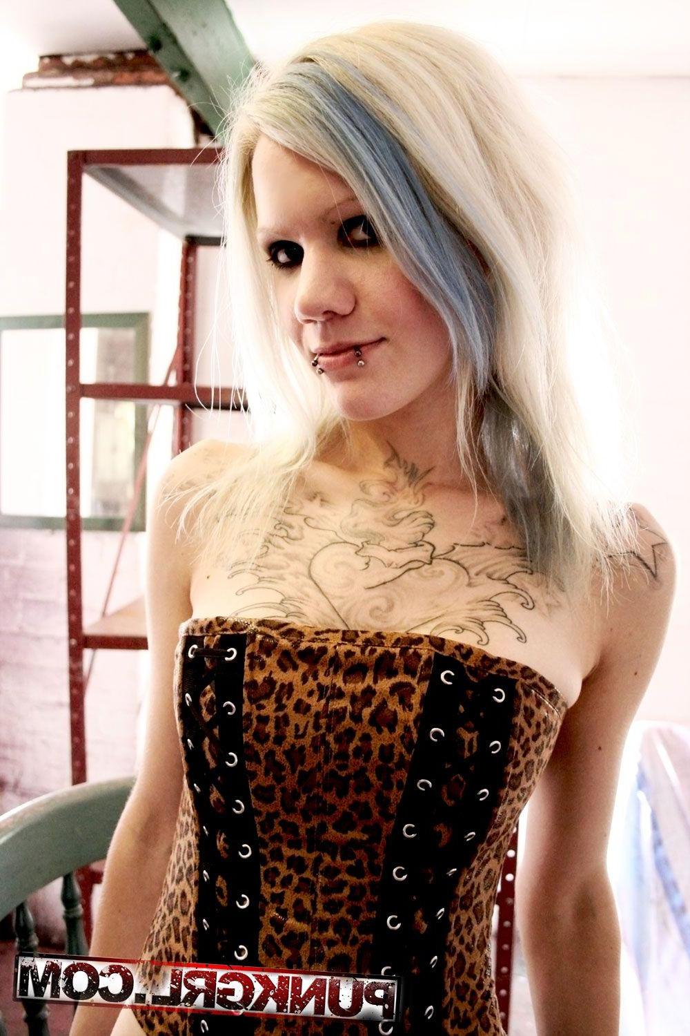 20P Pictures of punk girl Lucky showing you her tits