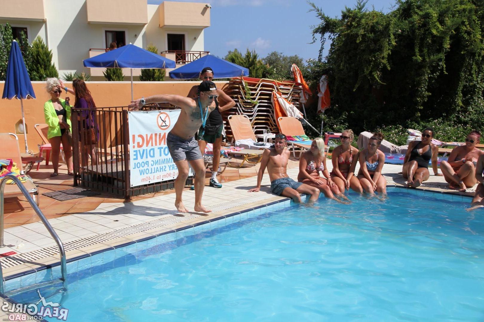 11P Wild college students get naked at a pool party