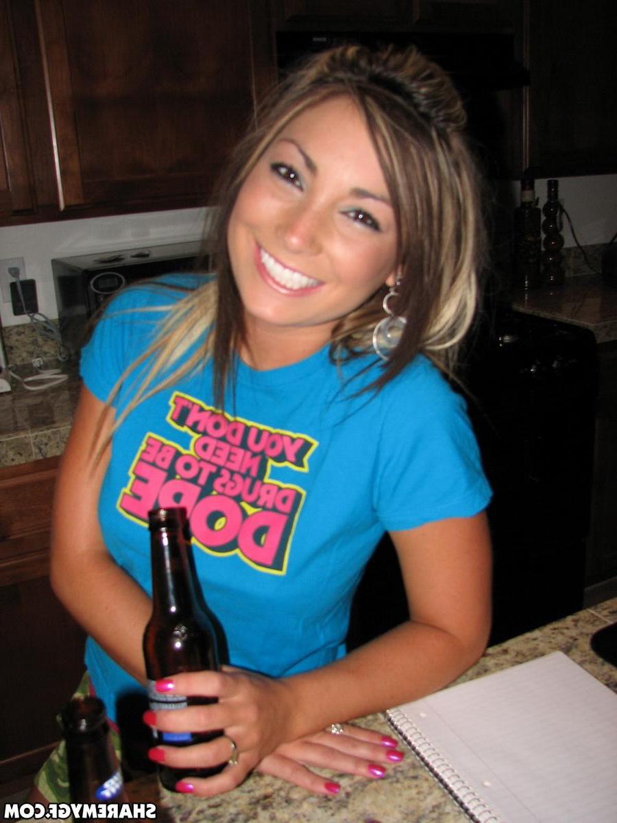 12P Busty girlfriend takes selfshot pictures of her big tits and round ass