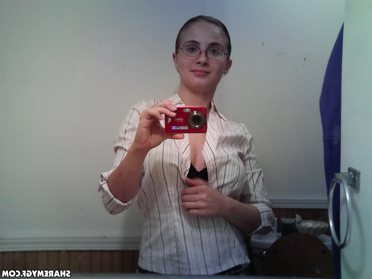 12P Horny girlfriend strips out of her school uniform in front of the mirror as she takes selfies