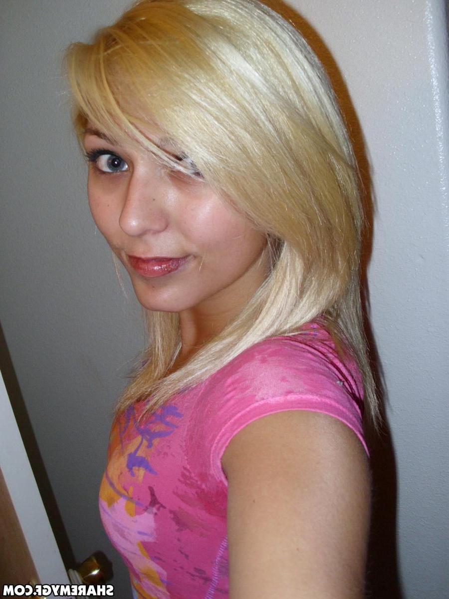 20P Petite blonde GF shares selfies of her hot tight body