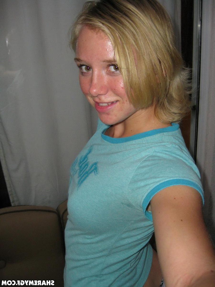 20P Blonde GF takes some selfies of her hot pussy