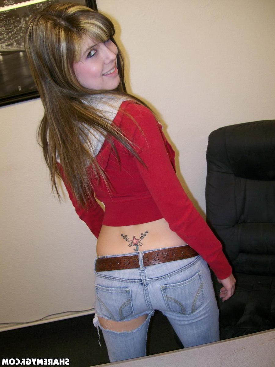 20P Blonde GF shares some hot selfies of her naked body at home