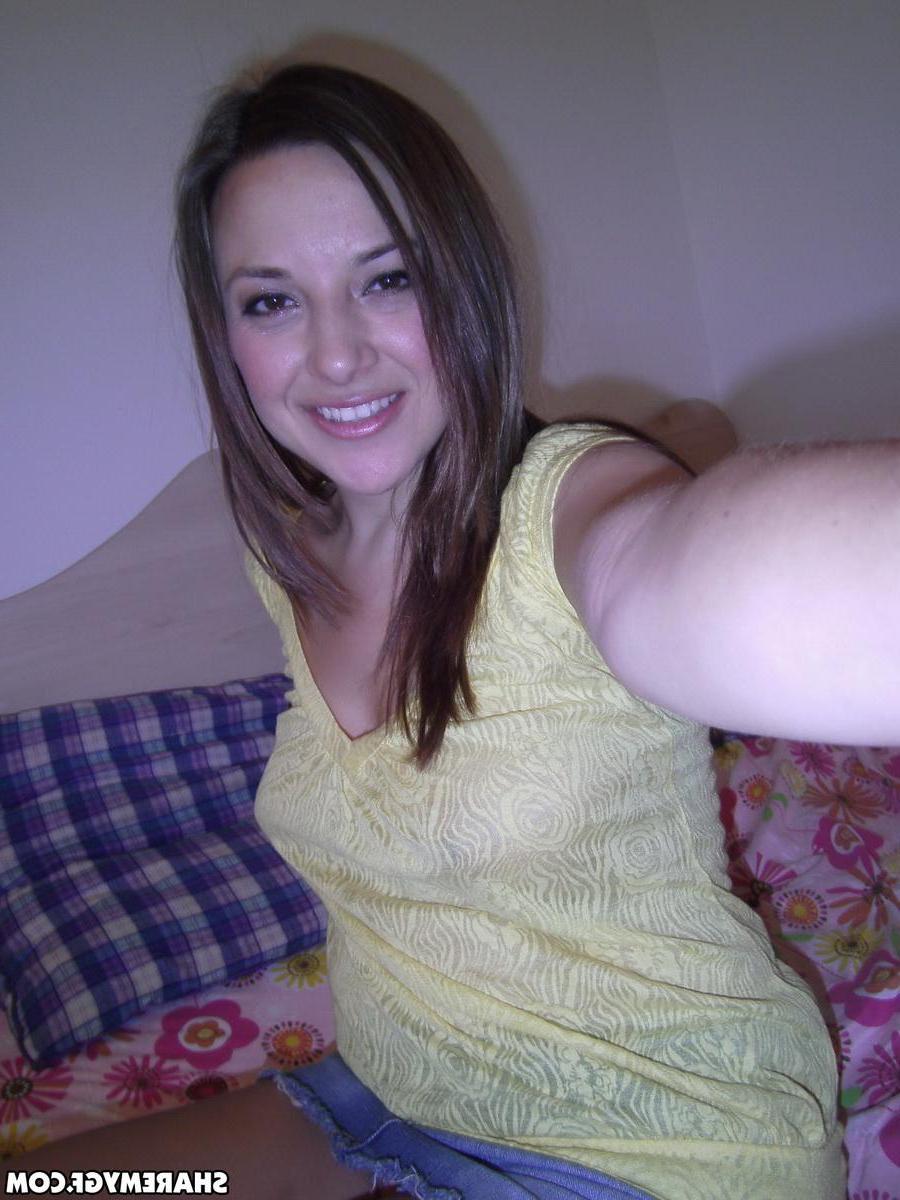 20P Hot brunette amateur takes selfies of her wet pussy