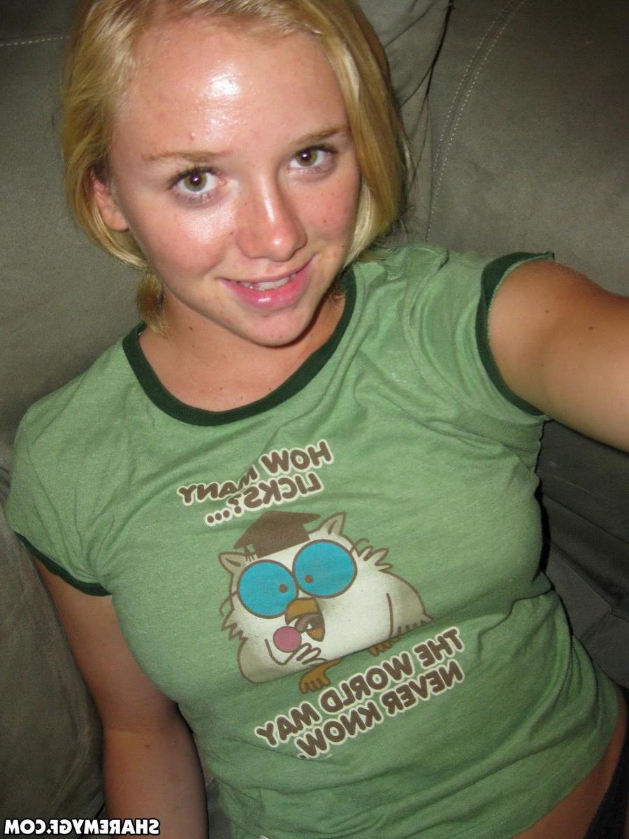 20P Blonde coed takes selfies while masturbating