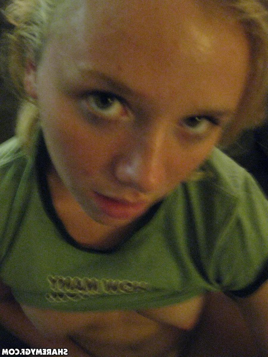 20P Blonde coed takes selfies while masturbating