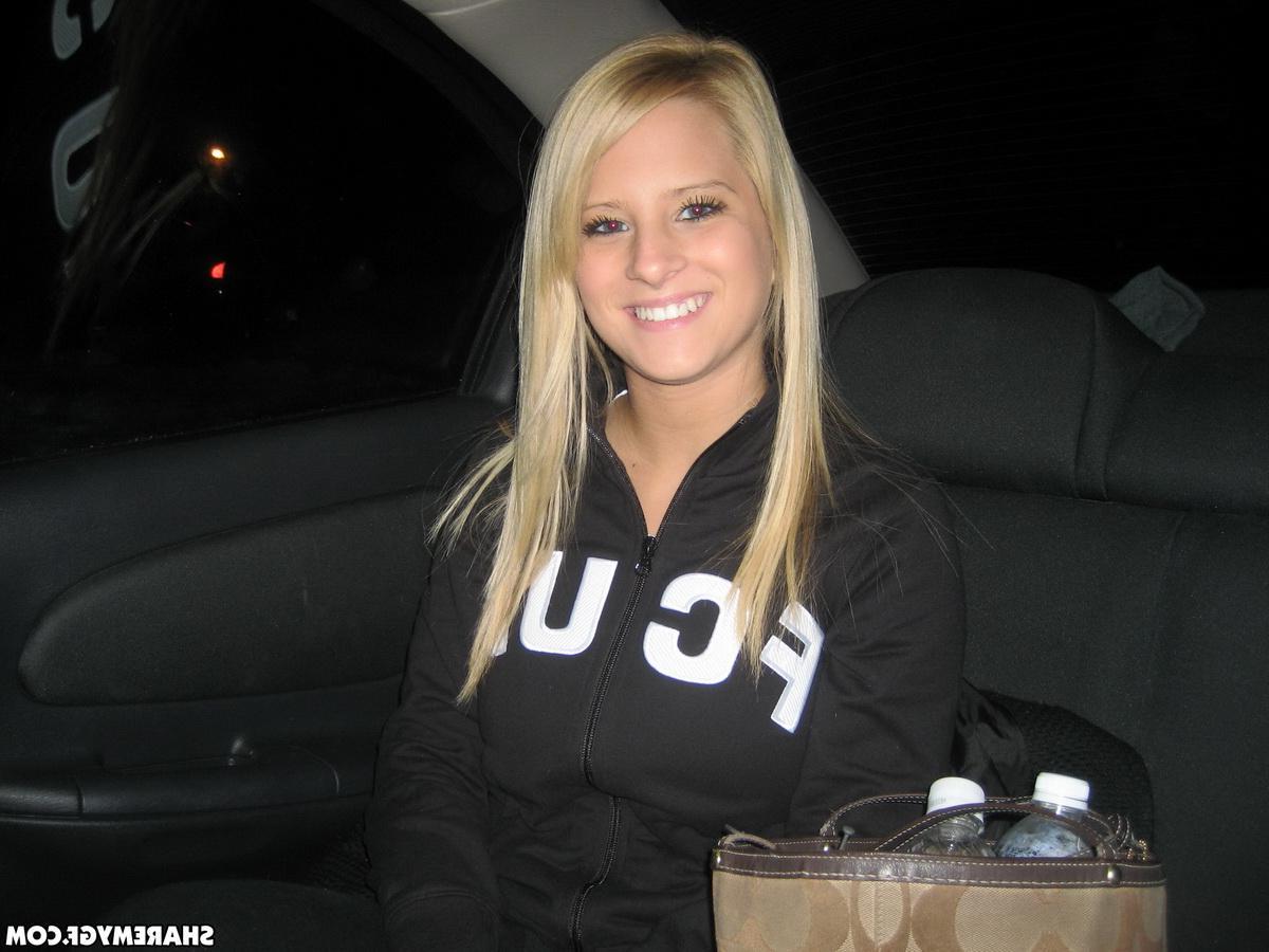 20P Hot blonde college girl flashes her tits and pussy