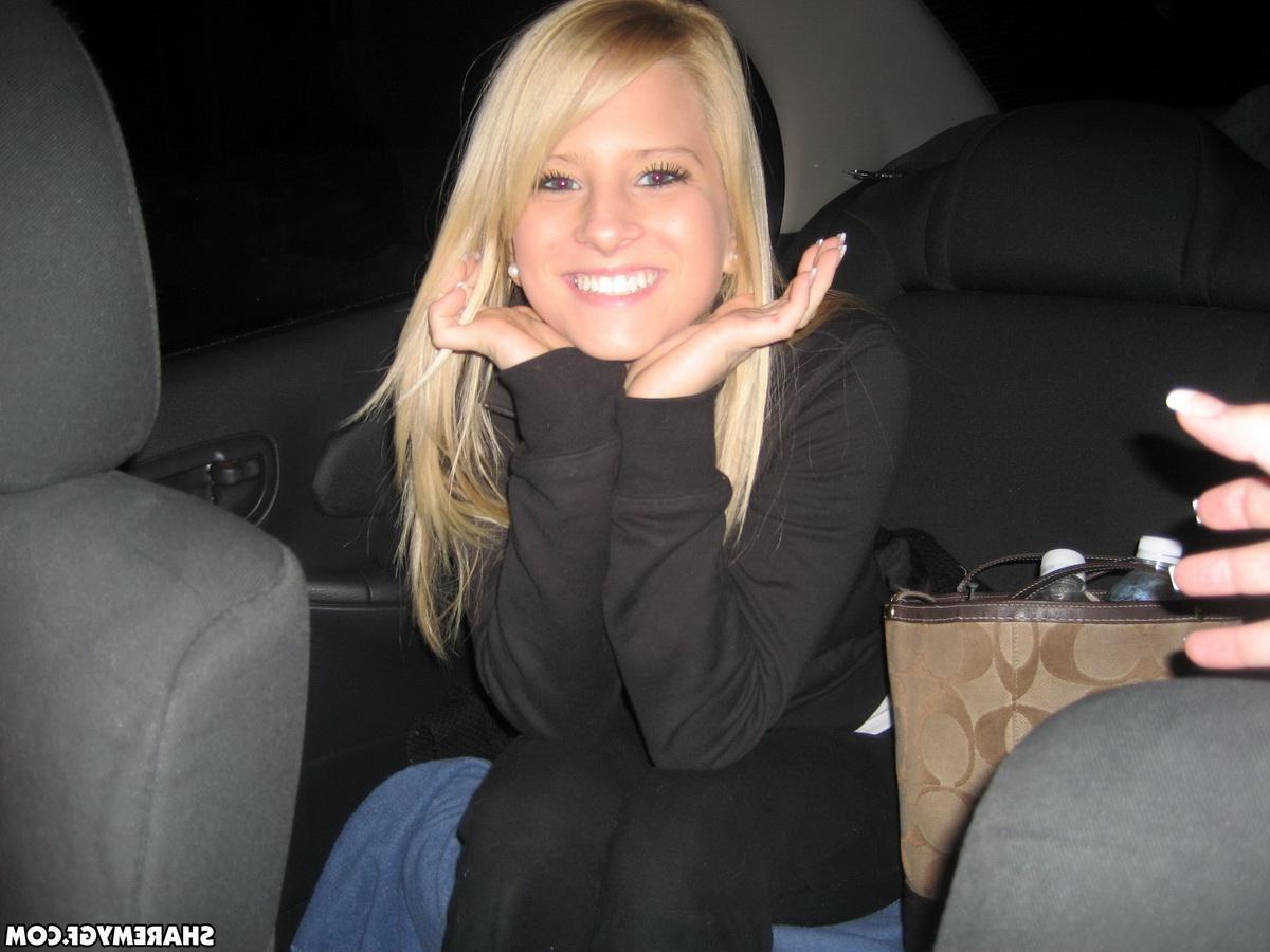 20P Hot blonde college girl flashes her tits and pussy