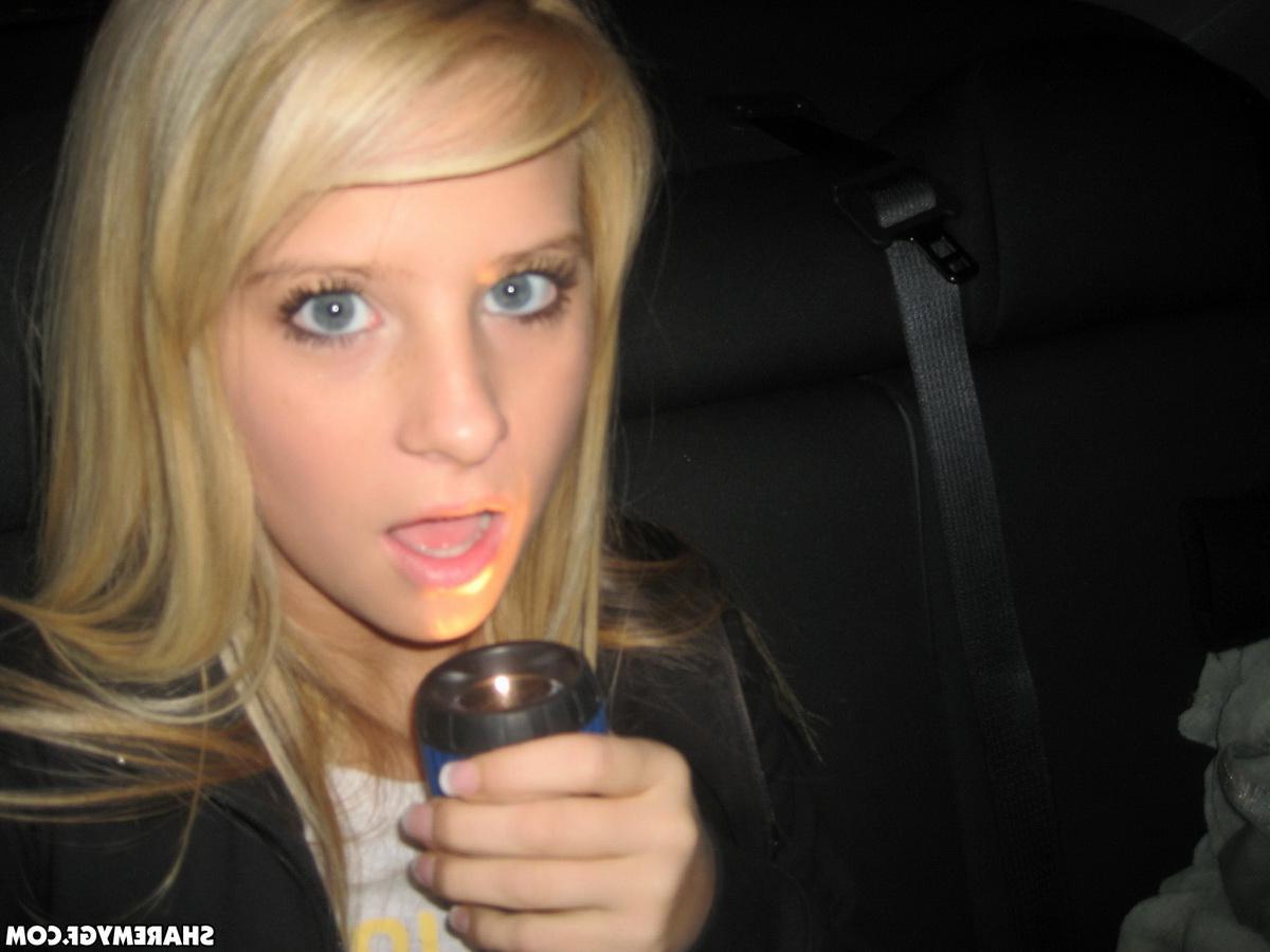 20P Hot blonde college girl flashes her tits and pussy