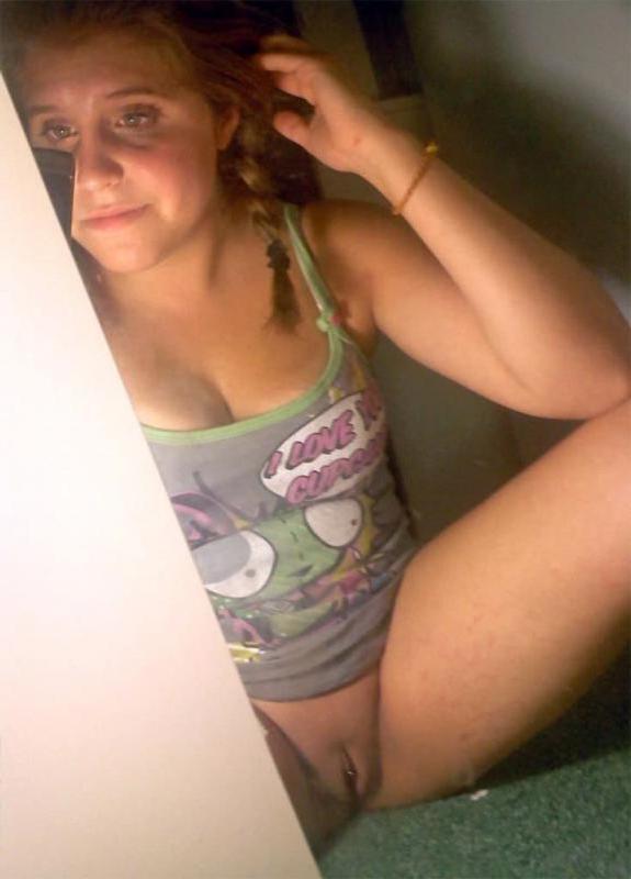 18P Naughty GFs like displaying their nude bodies with camera phones