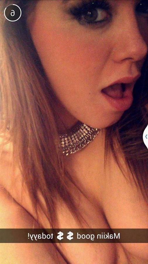 15P Gorgeous college girls flaunt their sexy nude bodies