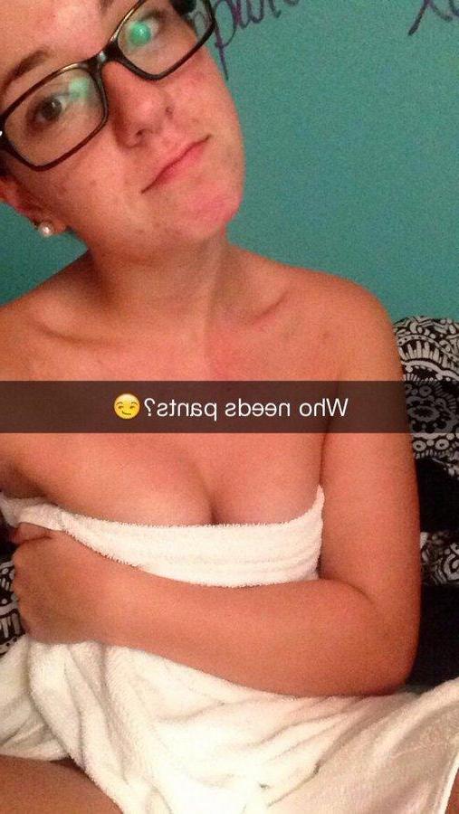 15P Naughty coeds take selfies with their phones