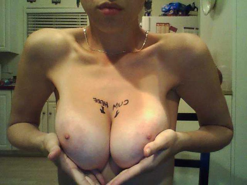 15P Stunning college girls take selfies of their nude bodies