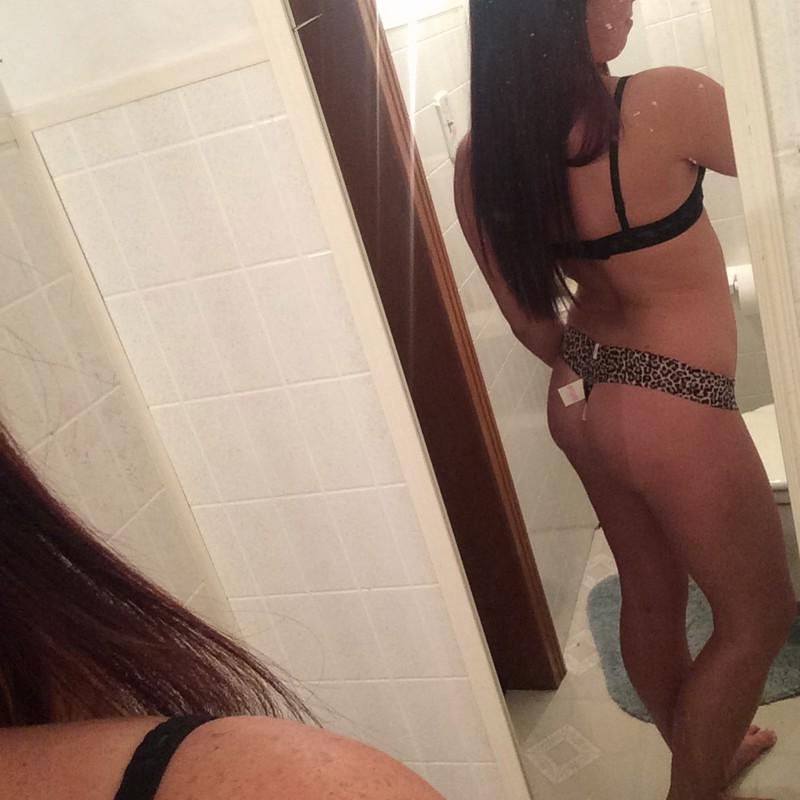 15P Horny coeds share selfies of their hot nude bodies