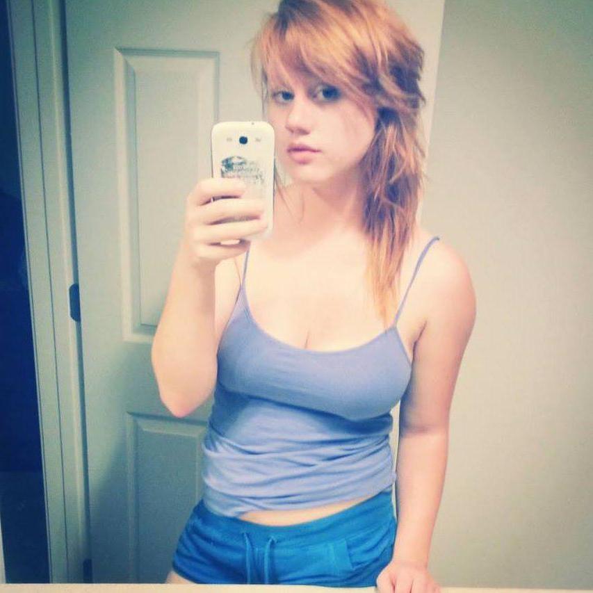 15P Stunning college coeds take pics of their hot nude bodies