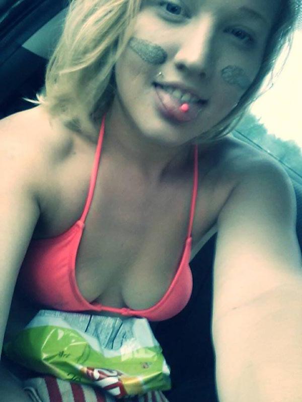 15P Hot college teens take sexy pics of their bodies