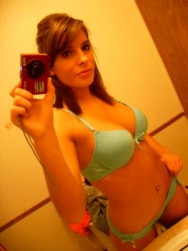 15P Naughty college coeds share some sexy selfies