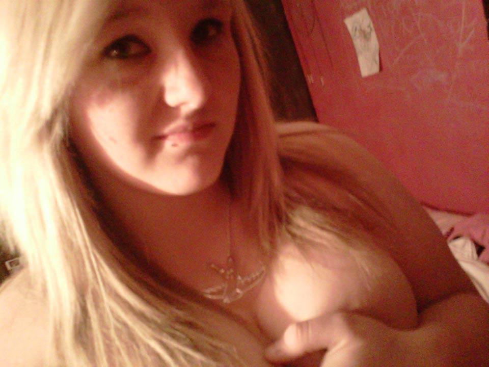 15P Gorgeous and naughty coeds take some naked selfies for you