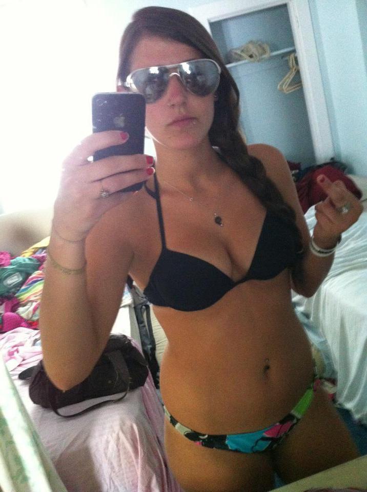 15P Amazing college coeds take pictures of their sexy hot bodies