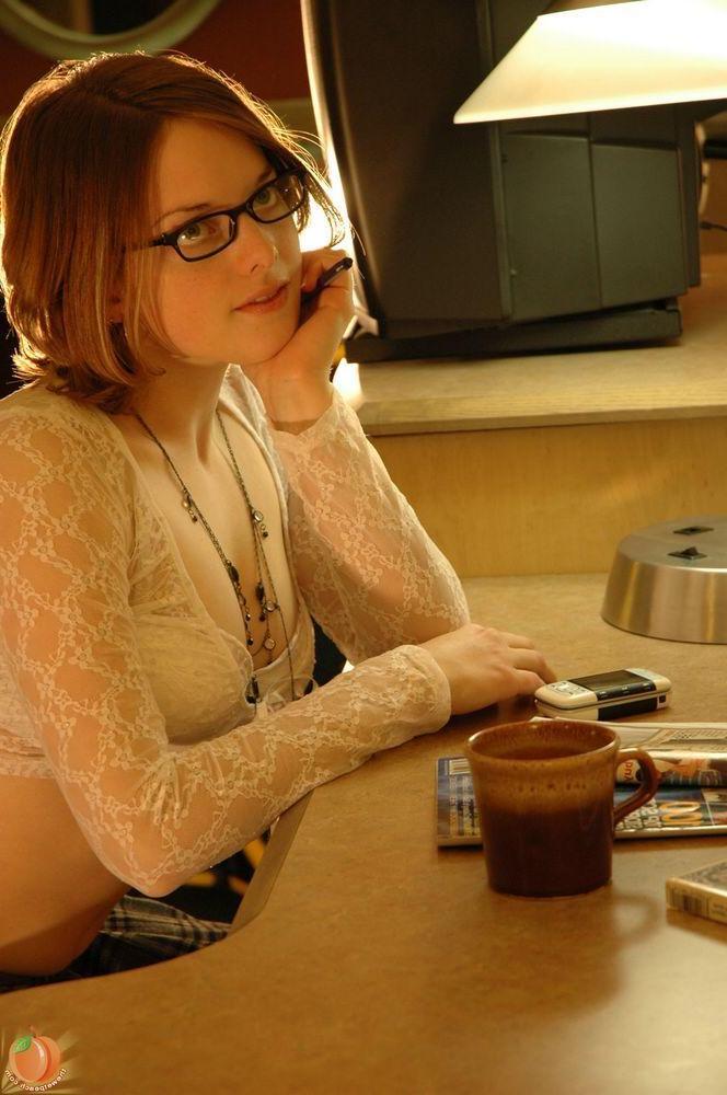16P Pictures of teen hottie Cindy being your horny nerd girl