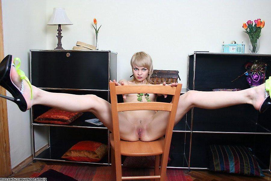 19P Pictures of teen chick Gisele spreading her legs for your cock
