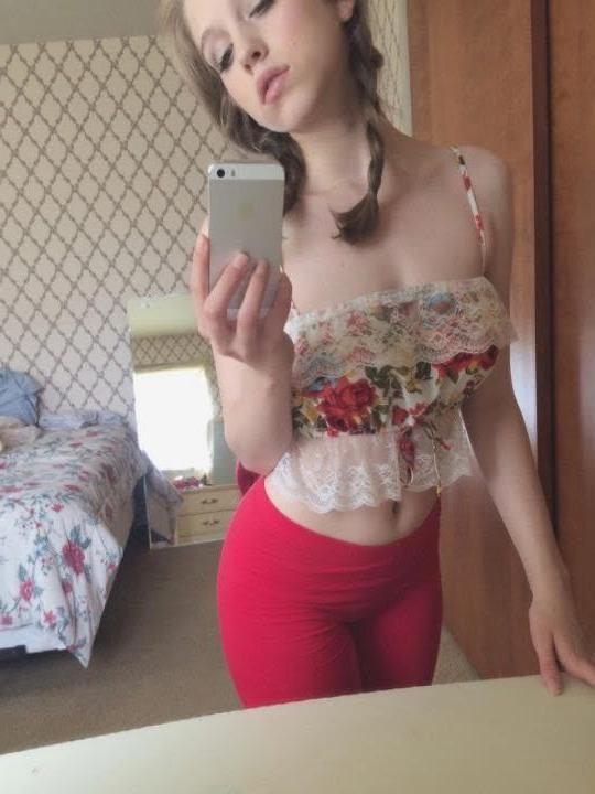 10P Pretty teen hottie displays tight body in sexy outfits