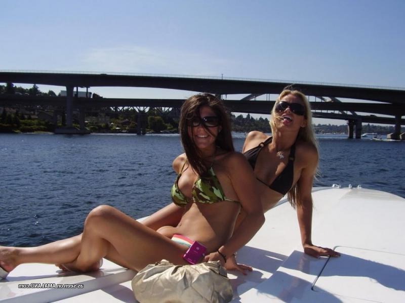 14P Hot slutty college coeds get naughty on spring break