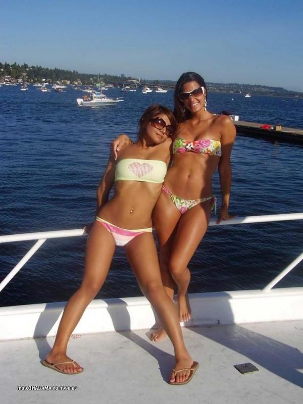 14P Hot slutty college coeds get naughty on spring break