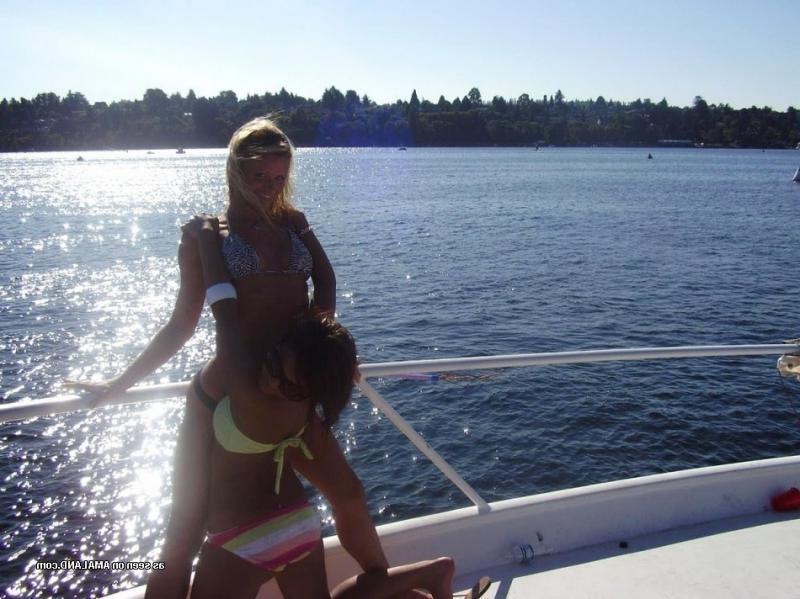14P Hot slutty college coeds get naughty on spring break
