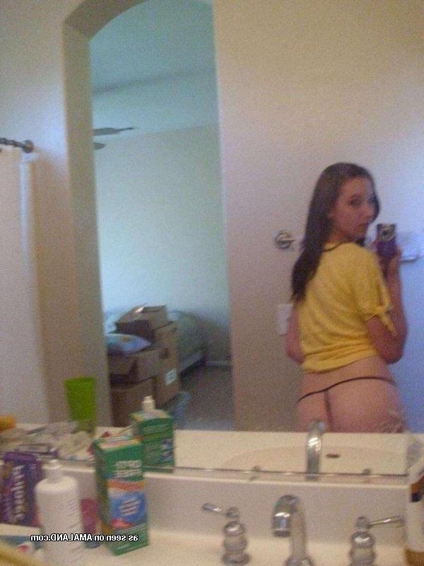 14P Collection of a selfshooting GF flashing her breasts