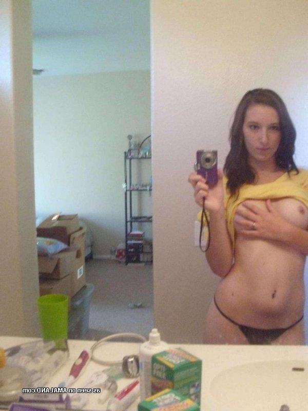 14P Collection of a selfshooting GF flashing her breasts