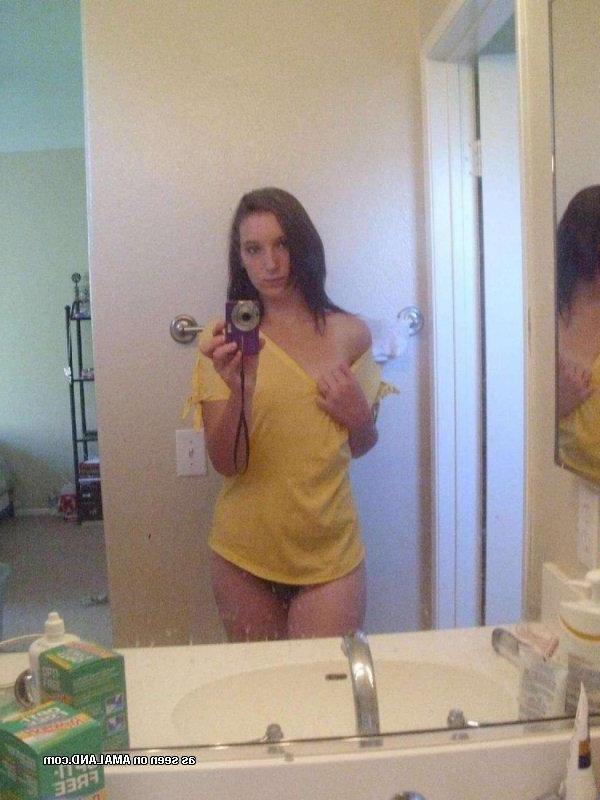 14P Collection of a selfshooting GF flashing her breasts