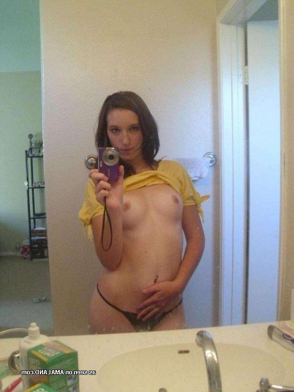 14P Collection of a selfshooting GF flashing her breasts