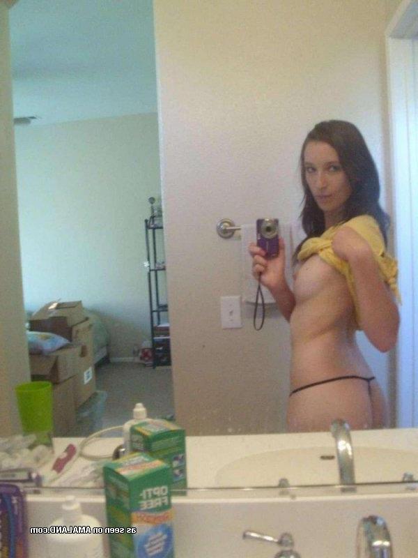 14P Collection of a selfshooting GF flashing her breasts