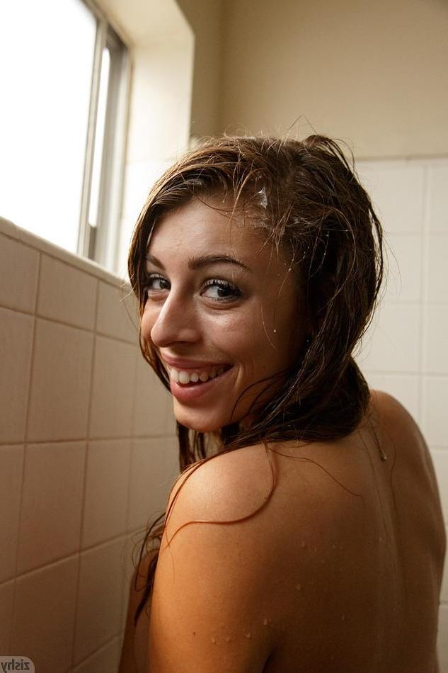 8P Brunette coed Gracie Thibble gets wet for you in the shower