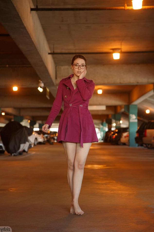 8P Hot college girl Elizabeth Marxs strips nude in public
