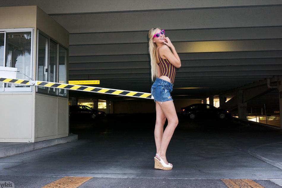 8P Blonde teen Issy Mai teases in her swimsuit