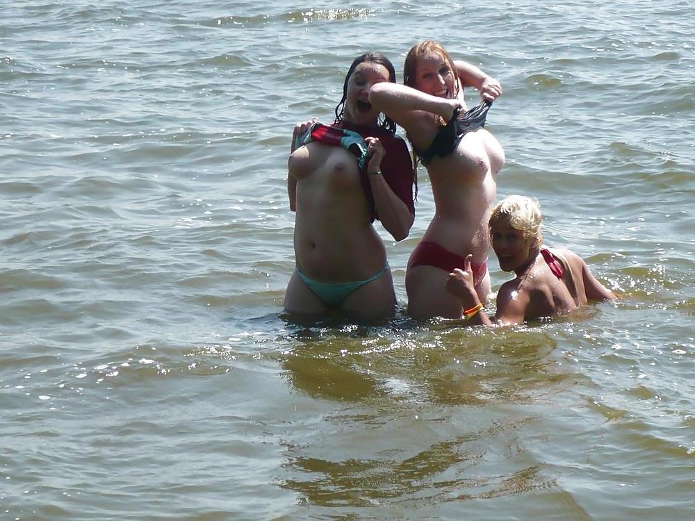 25P Topless Nude Beach 6