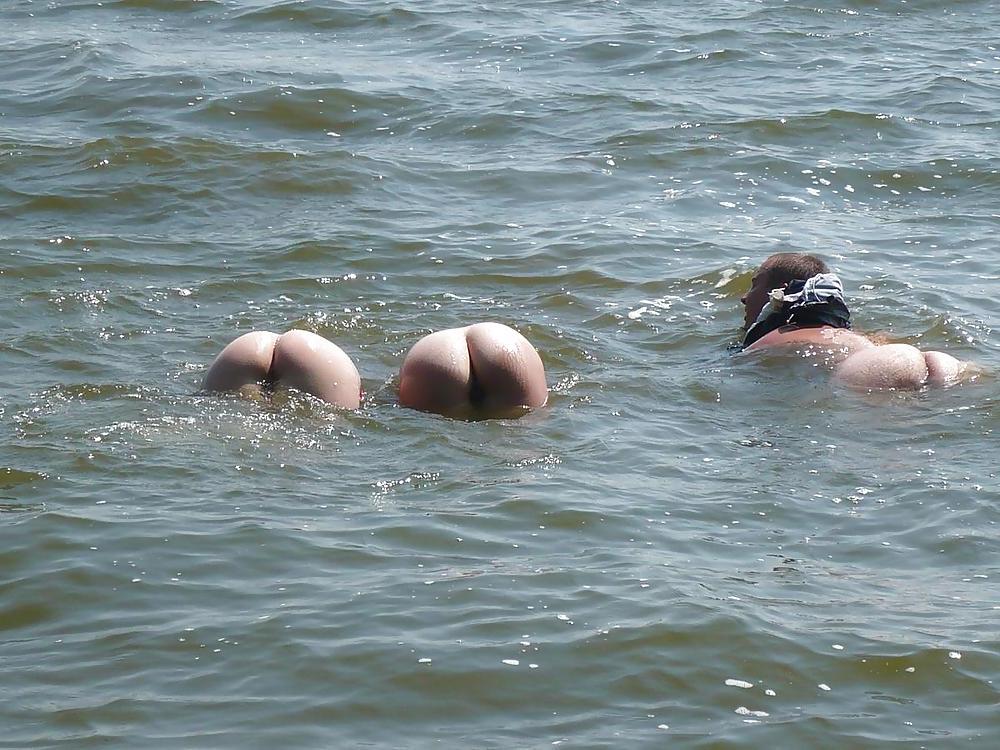 25P Topless Nude Beach 6