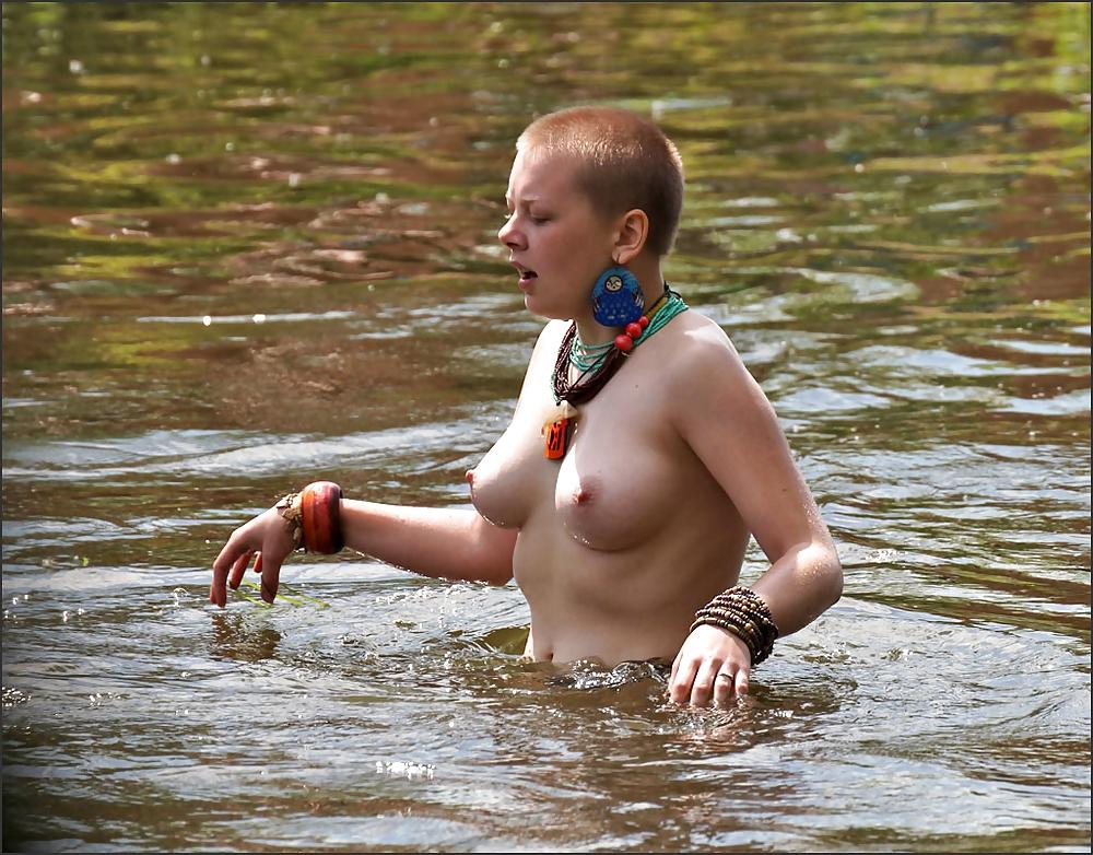 25P Topless Nude Beach 6