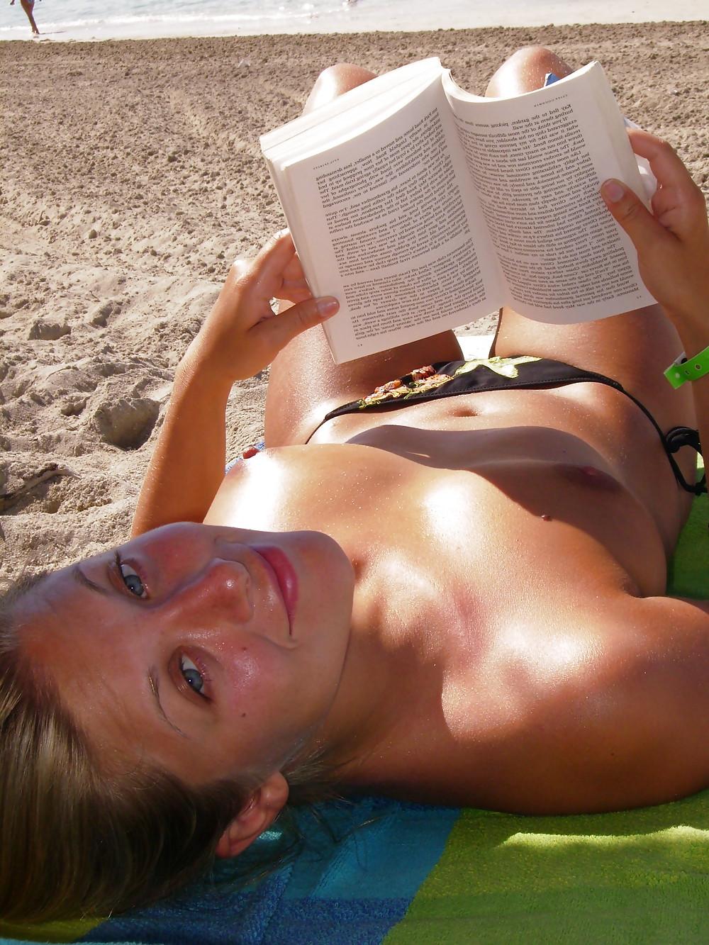 25P GIRL ON THE BEACH