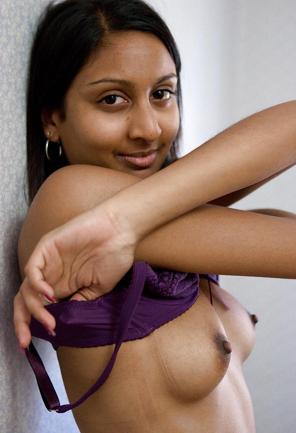 25P Arab Girl Flashing 1