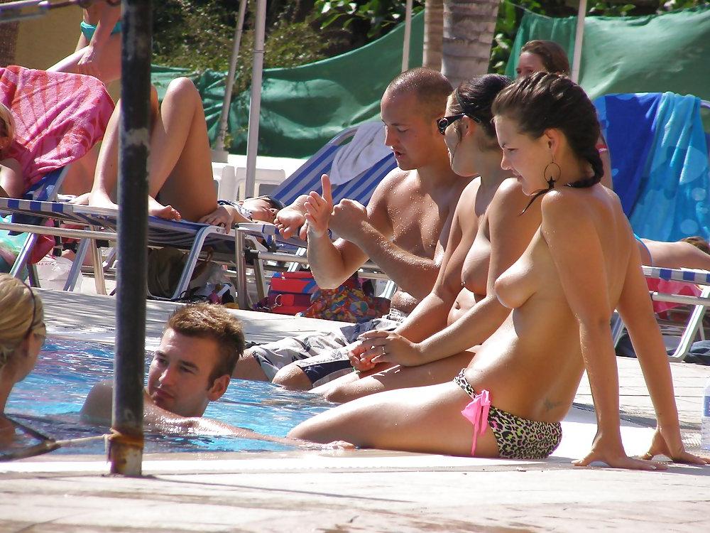 25P Topless Nude Beach 2