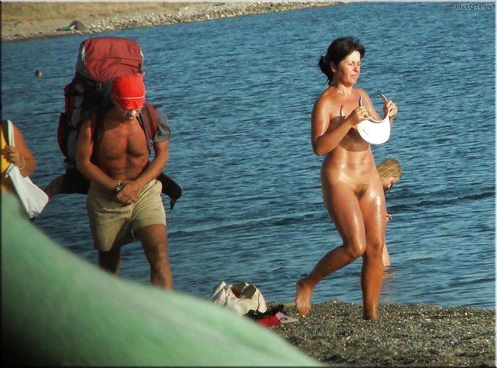 25P Older Beach Nudists
