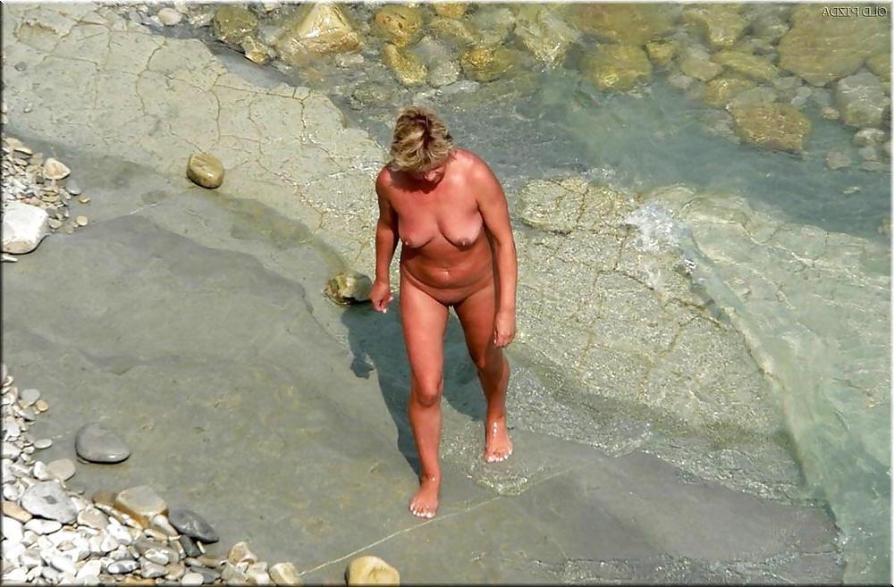 25P Older Beach Nudists
