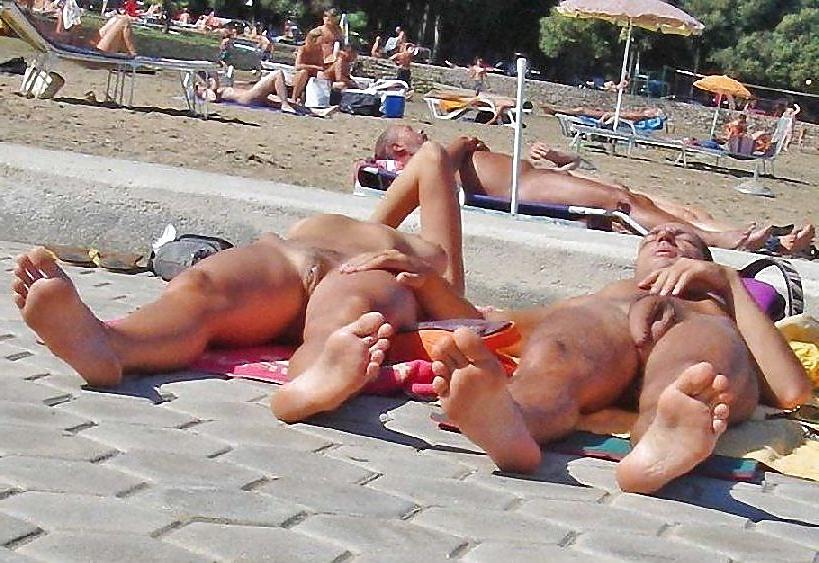 25P Older Beach Nudists