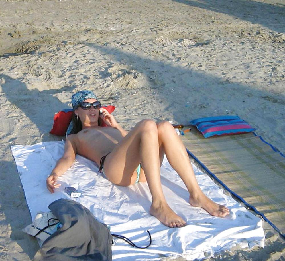 25P Topless Nude Beach 4