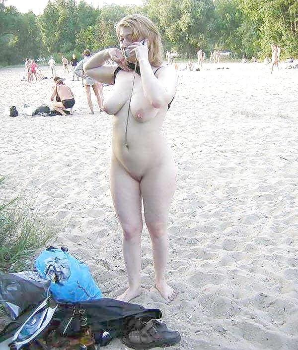 25P Topless Nude Beach 4