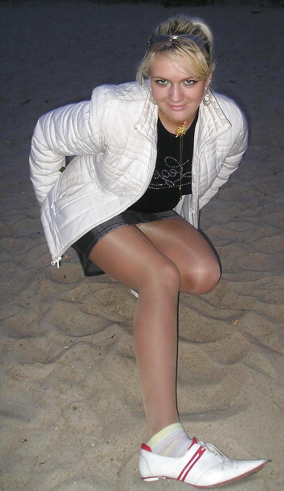 25P Tan nylons