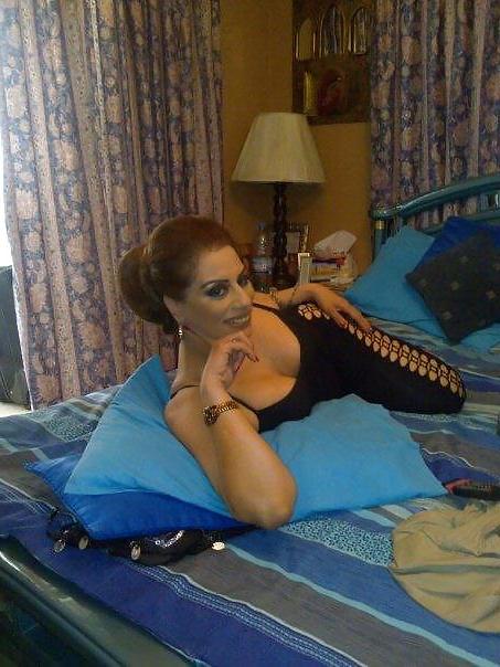 25P Arab Girl Flashing 3